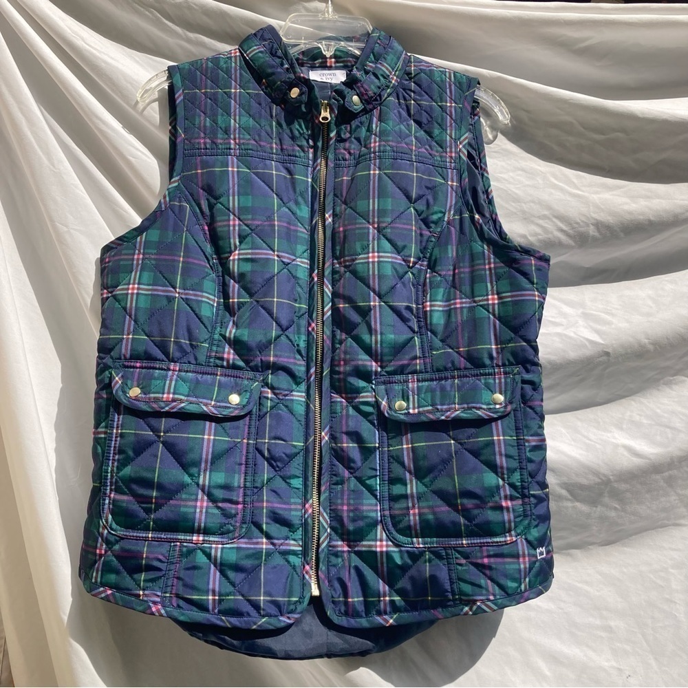 Crown & Ivy green plaid quilted vest, size medium